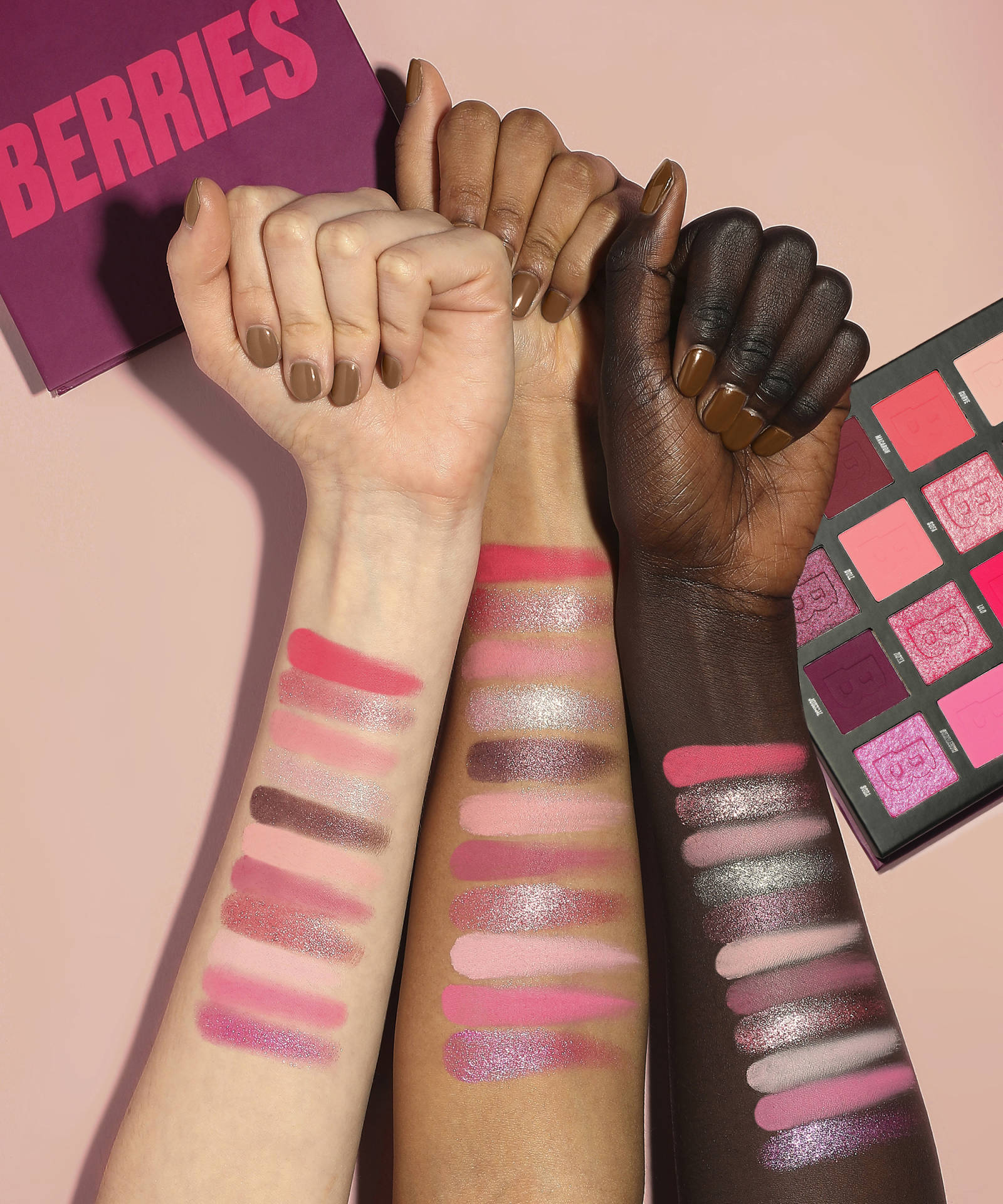 پالت سایه چشم ۱۶ رنگ Berries از Beauty Bay 2 پالت سایه چشم ۱۶ رنگ Berries از Beauty Bay - Image 2